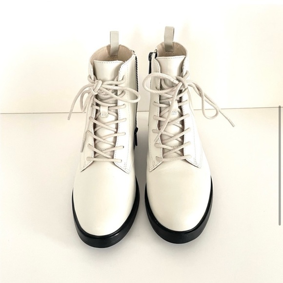Everlane The Modern Utility Lace-Up Boot - Picture 3 of 8